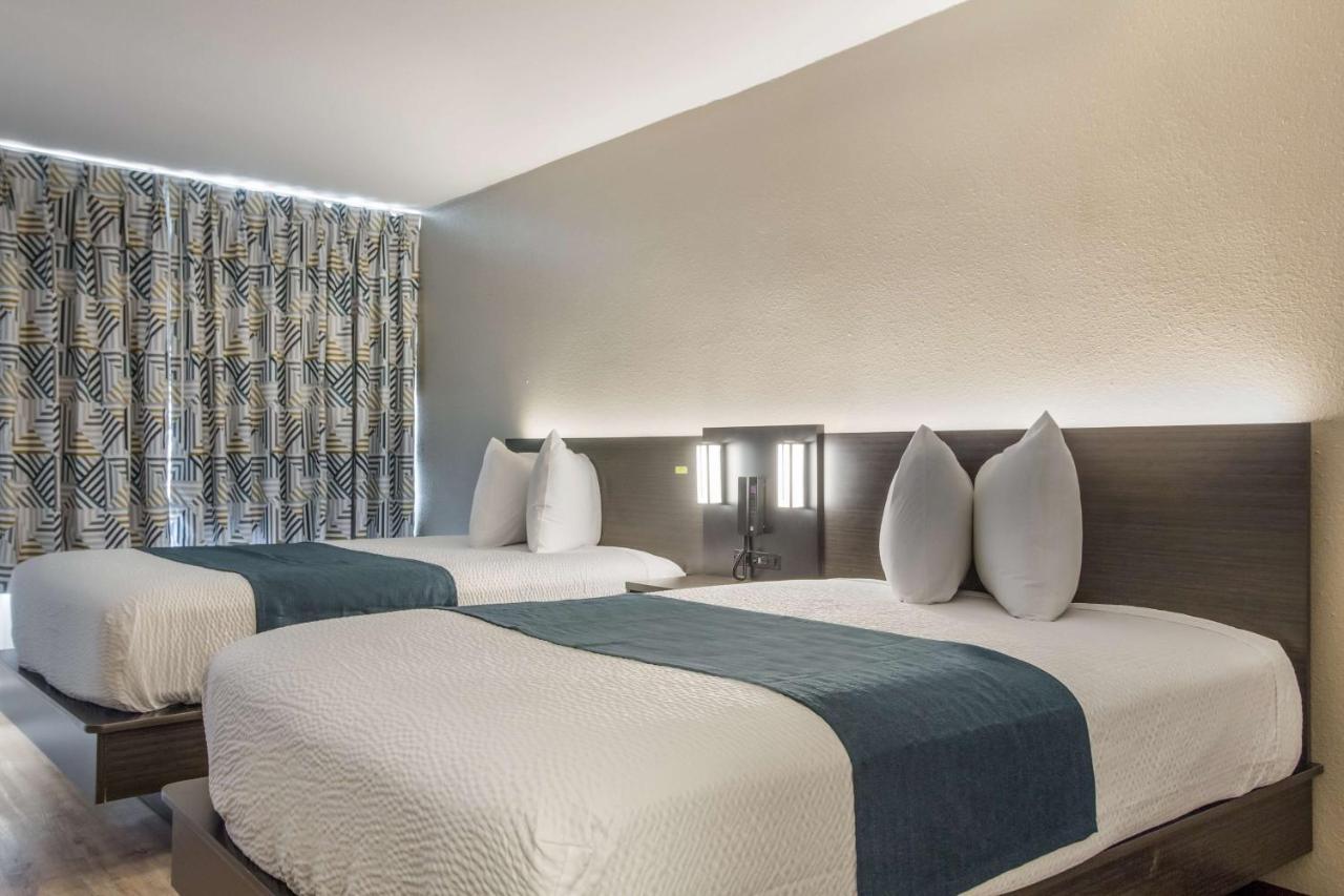 Motel 6 Groves, Tx Екстериор снимка