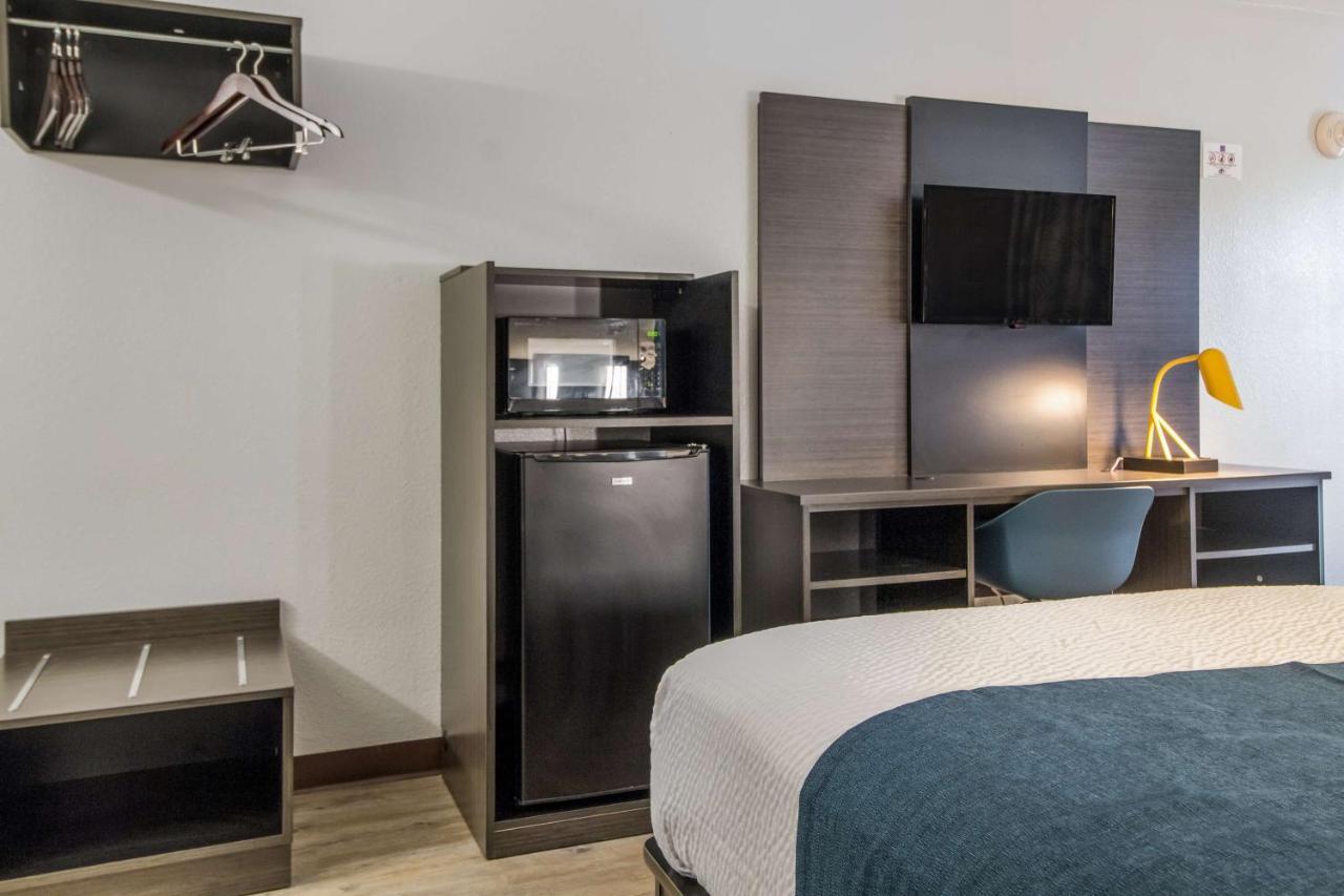 Motel 6 Groves, Tx Екстериор снимка