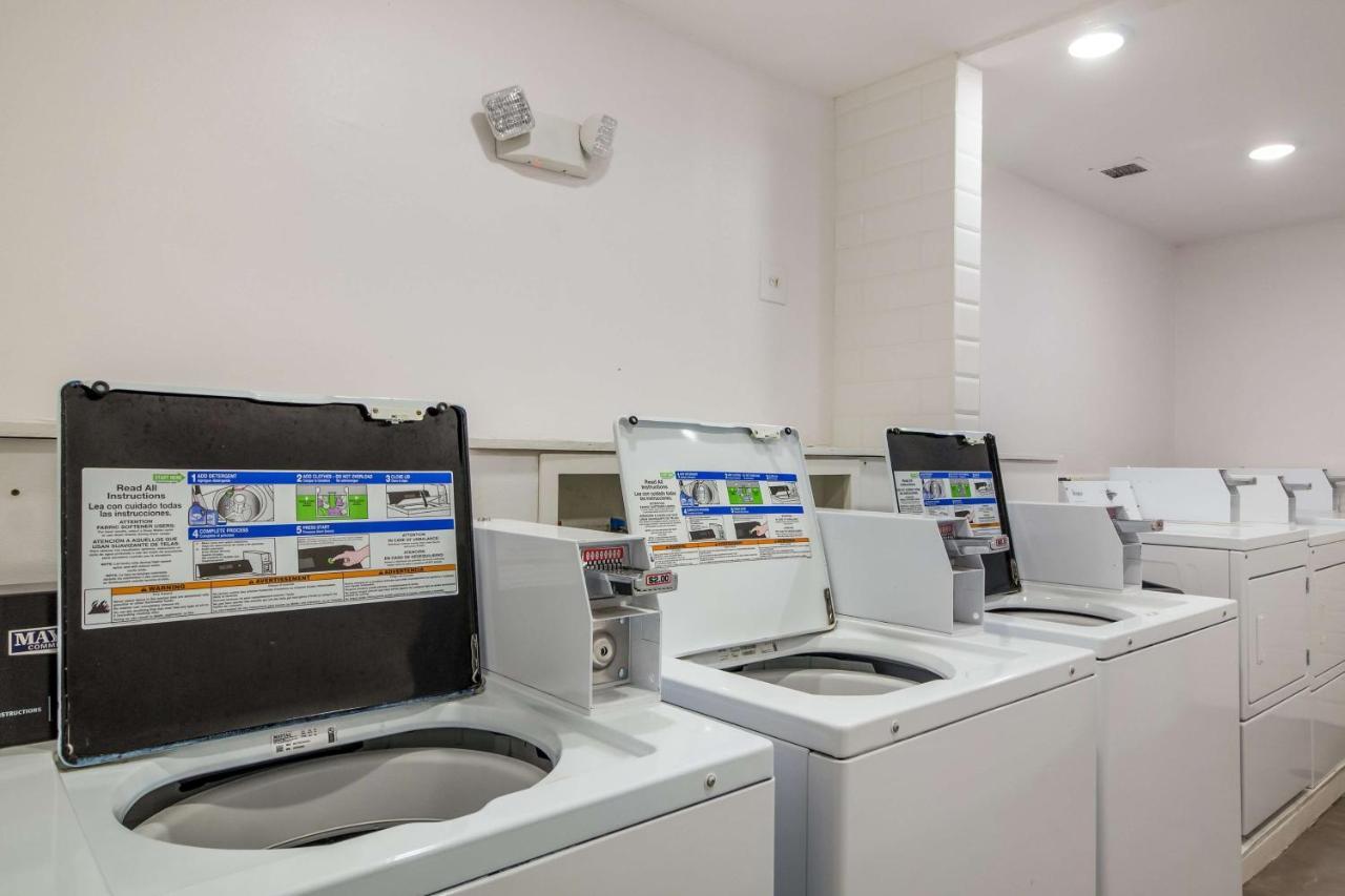 Motel 6 Groves, Tx Екстериор снимка